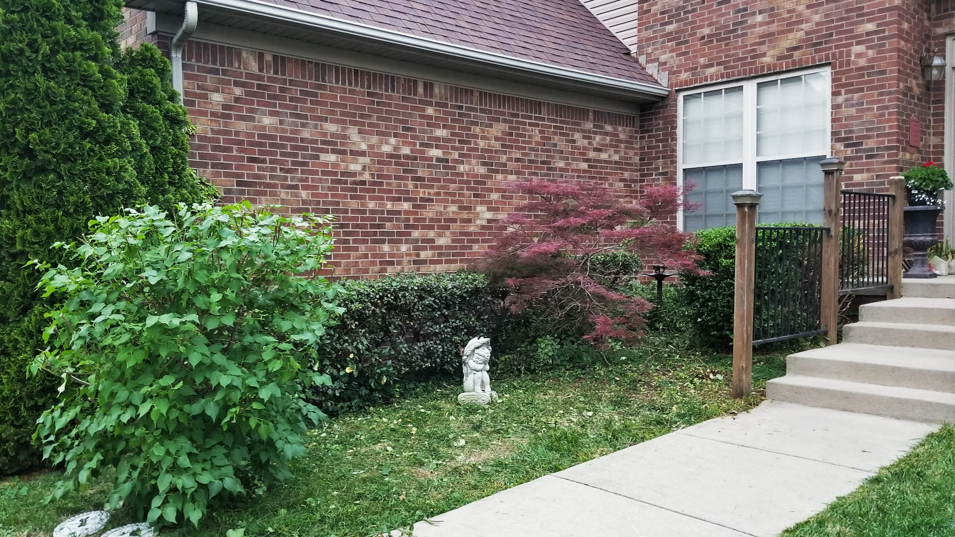 Residential yard clean up in Lexington, KY by Allen's Lawn Service.